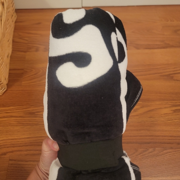 Victoria's Secret Black and White Beach Towel - Picture 4 of 5